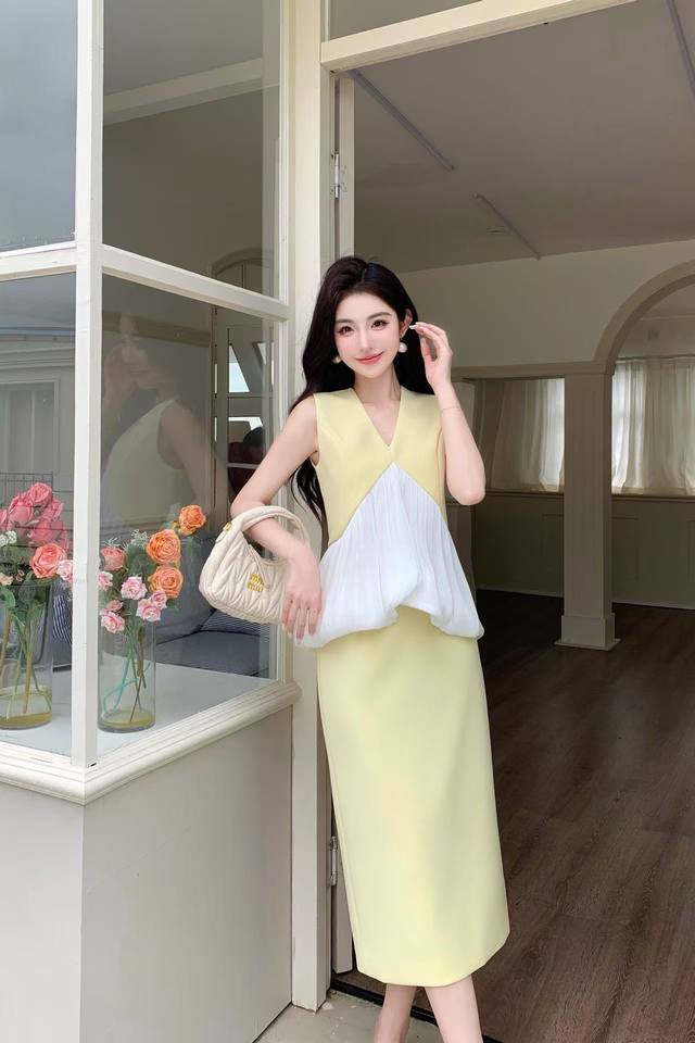 suit new style, elegant lady suit, simple and fashionable contrast color V-neck