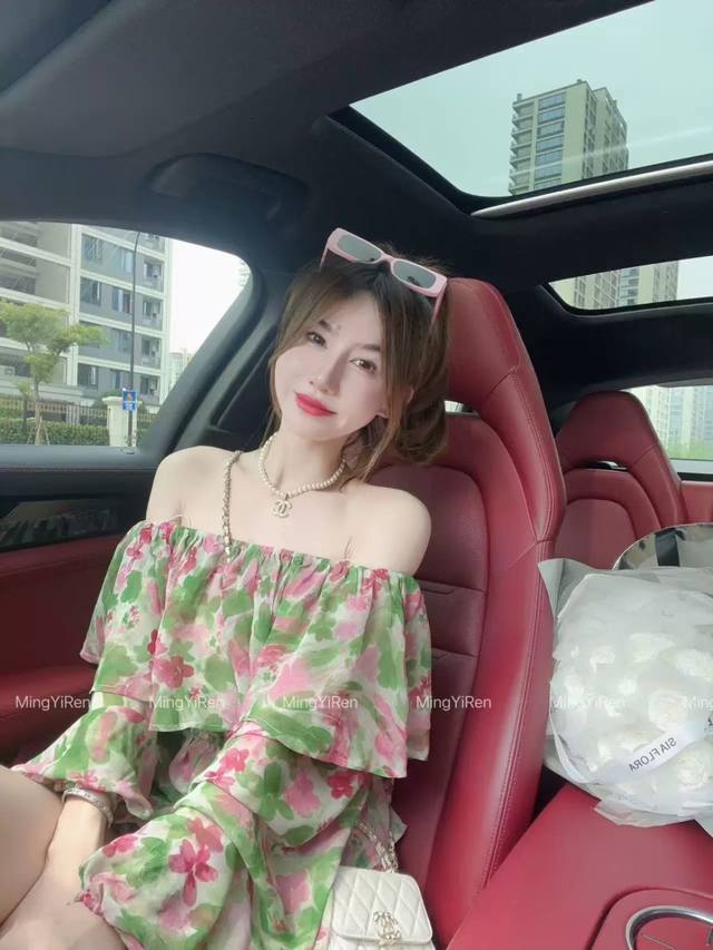 Top Hot sale One-shoulder top with three-dimensional pleating at the neckline an