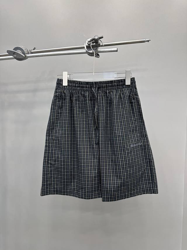 Paris | New plaid shorts, classic embroidered label, latest original plaid fabri
