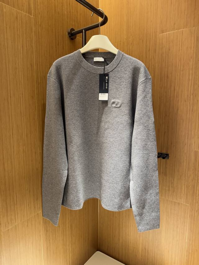 Cd A noble base shirt for men in autumn and winter. It is enough to have it. The