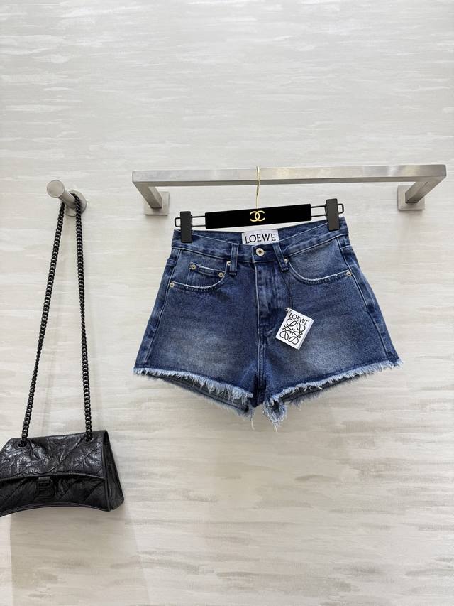 Loew2 summer series Paula's denim shorts combine the brand's iconic minimalist t