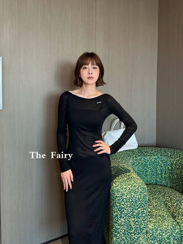 25 Spring and Summer new one-shoulder dress. The one-shoulder dress not only mak