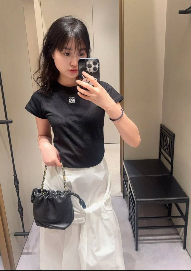 Short-sleeved embroidered T-shirt Loew* Basic T-shirt!! The style is super slim