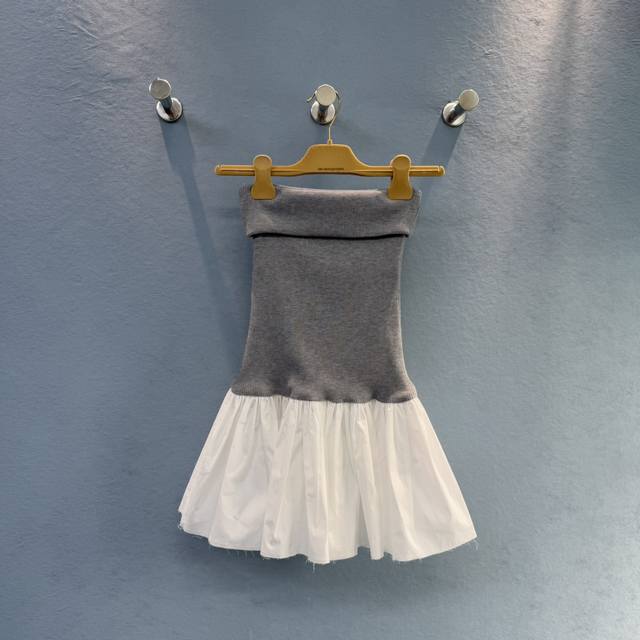 Miumiu25Ss new models are here! ! ! This skirt can be worn as a tube top! It's s