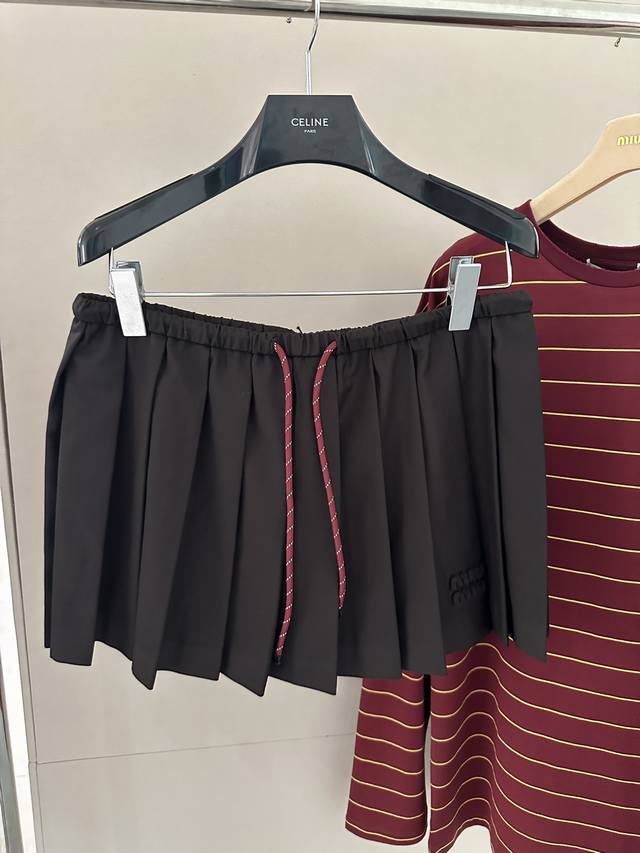 Miu coffee red string letter pleated short skirt Miu hot order recommendation, 2