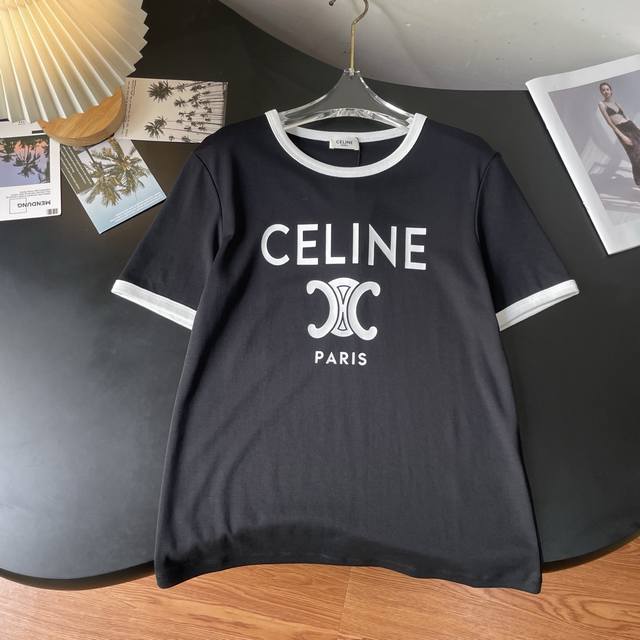 Celine contrasting short-sleeved T-shirt with a relaxed feel. Classic black and