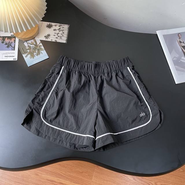 Alo2025 summer series sports casual suit, super nice contrast color design, whit