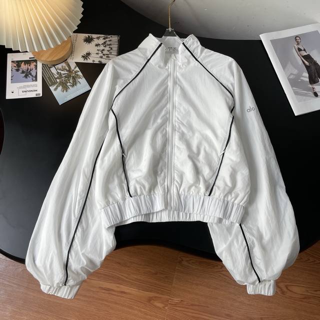 Alo2025 summer series sports casual suit, super nice contrast color design, whit