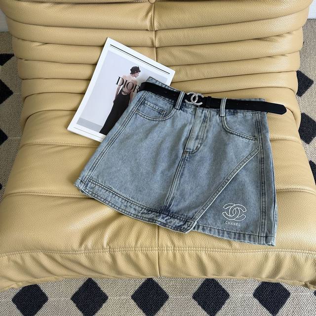 25Ss Summer new irregular denim skirt A-line style with metal belt at waist Retr