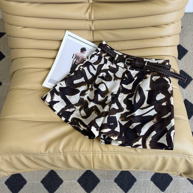 25Ss New style loose-feeling smudge-printed Tencel linen shorts. Summer should b