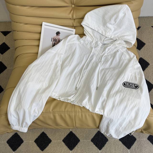 25 The new summer Xiaoxiang sun-proof jacket has a light and textured fabric, is