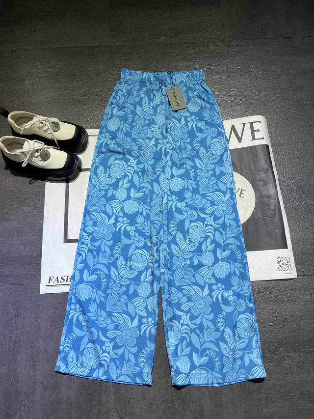 Pp Balenciag**Balencia, 25 new women's high waist loose printed trousers, a styl