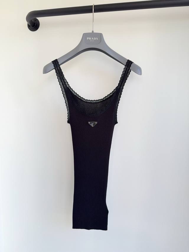 Pra25 series new neckline lace splicing metal letter triangle label