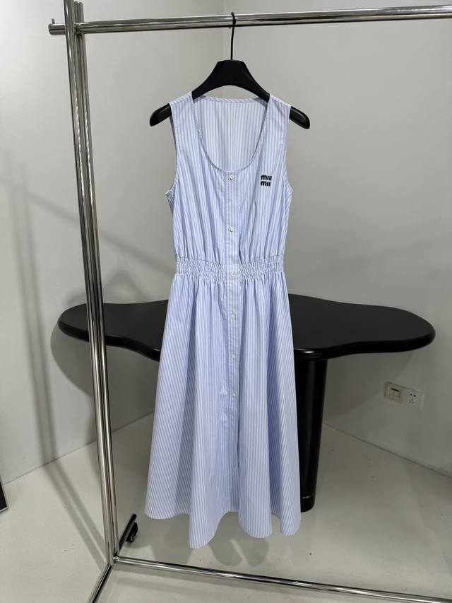 25New Striped Tank Dress Decorated with branded logo embroidery Age-defying stri