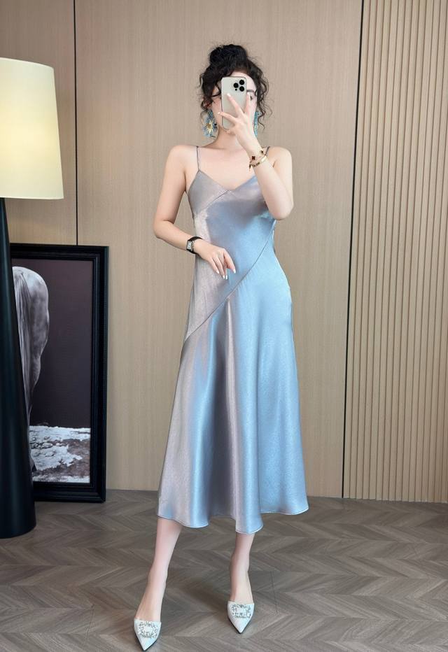 Super hot new item, satin suspender skirt, clear and cool, showing the feminine