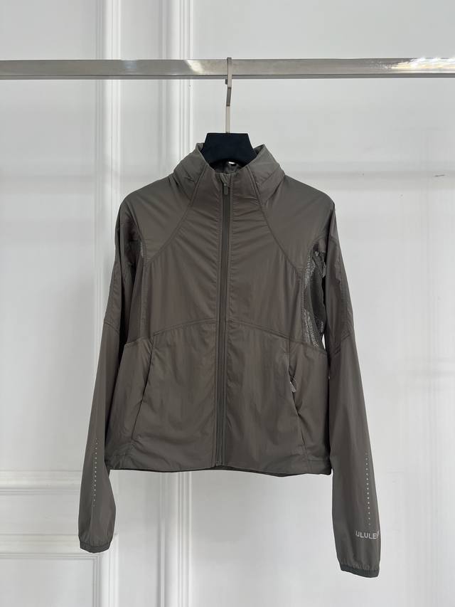 Lululemon ventilated women's running jacket This jacket is so beautiful that it'