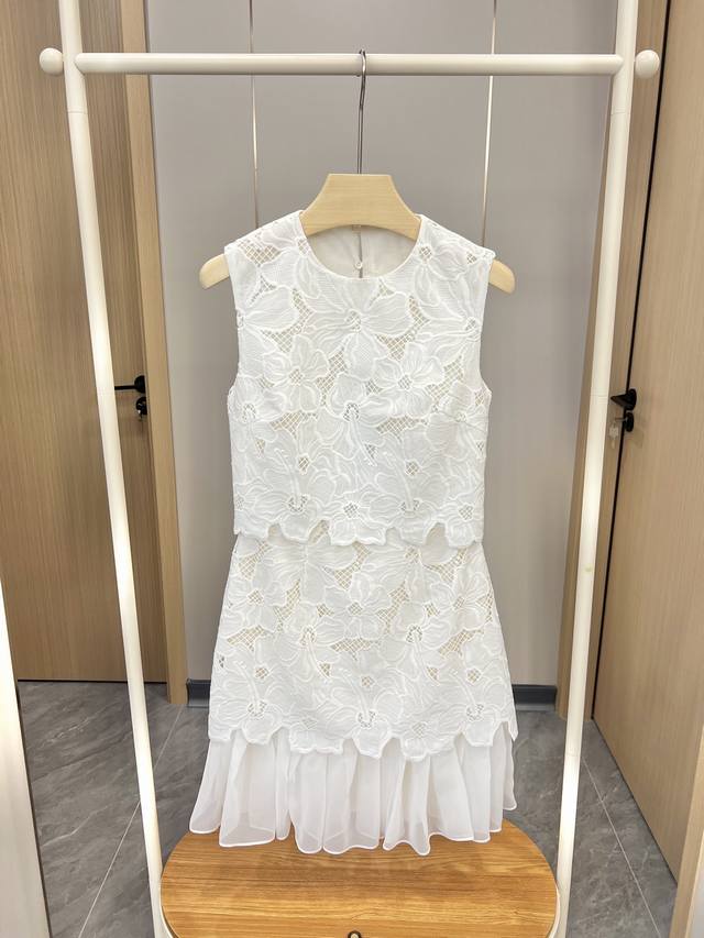 New arrivals Sa*Dro 2025 summer collection A beautiful flower embroidered dress