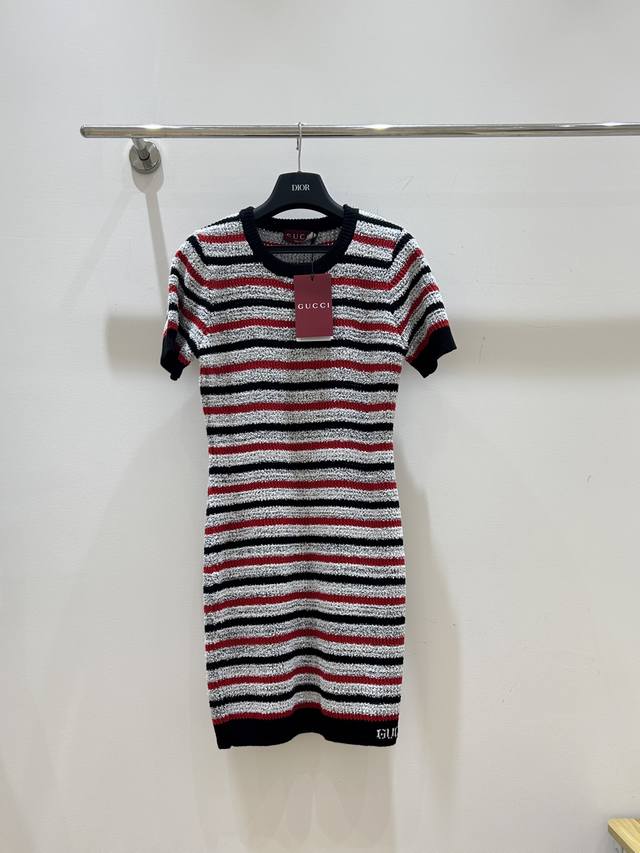 New Gucci striped short-sleeved dress, classic striped design, elegant color mat