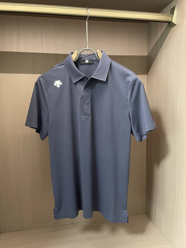 Descente 2025 Spring and Summer The classic Polo collar design, paired with a si