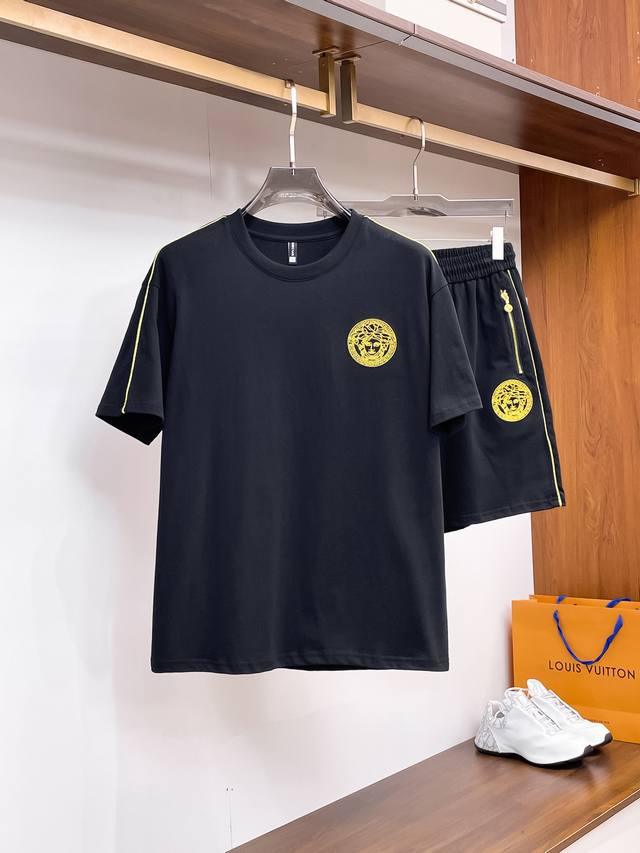 Versace 2025 new suits are made of exclusive imported custom fabrics. The surfac