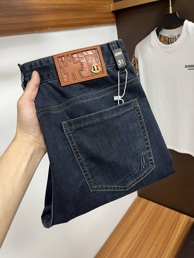 Moncler's newest jeans for summer 2025. No pressure to enter the store. Hot-sell