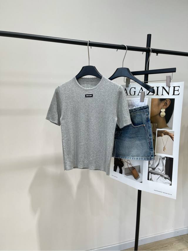 M light grey collar and black label knitted short sleeves , fabric: selected cot