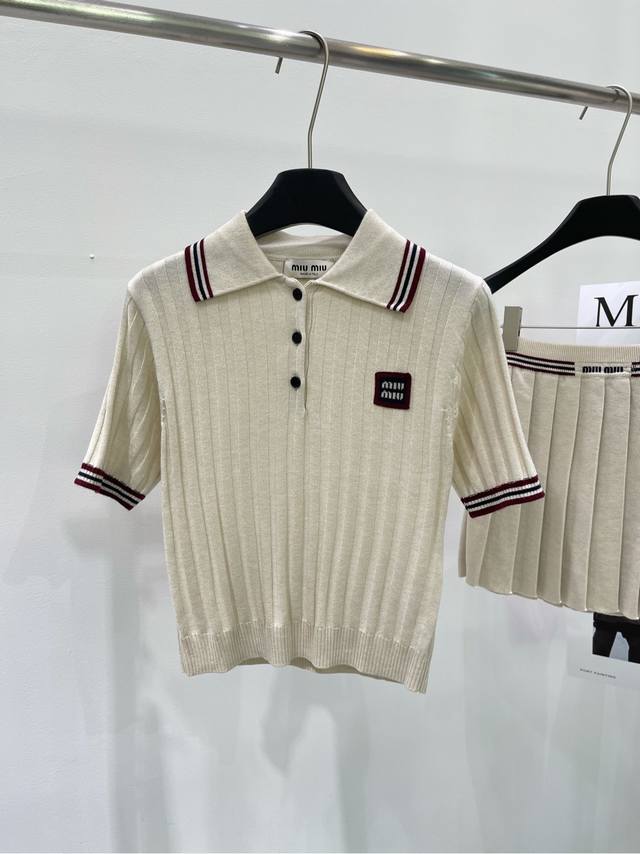 M Apricot Polo top with red edge badge , fabric: superfine wool Color: apricot M