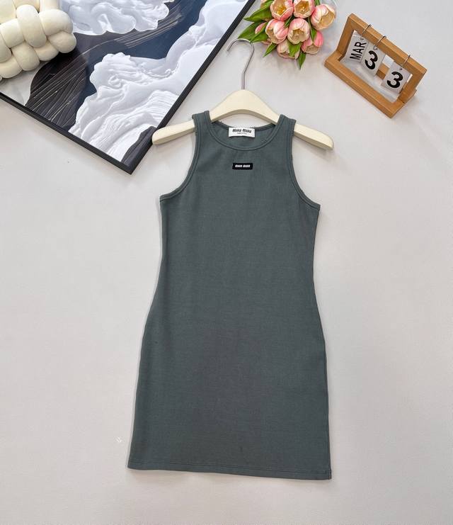 Miumiu new gray green black label stretch vest skirt, a very versatile vest skir