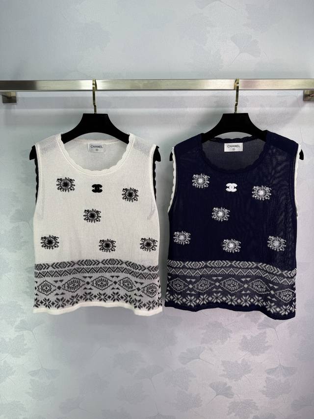 Ch*2025 new embroidered vest, ethnic style embroidery pattern with double C logo