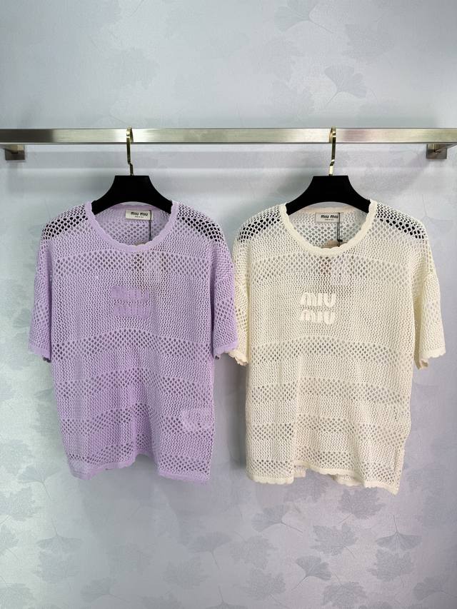 Miu*2025 summer new hollow knitted short-sleeved round neck design, chest logo e