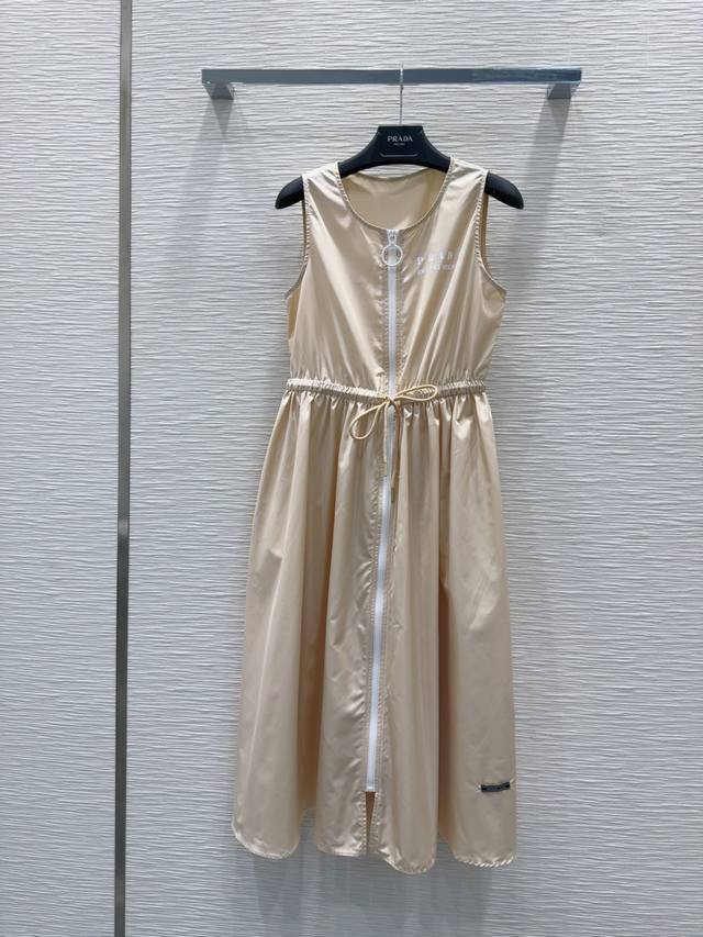 Prad* 2025Ss new dress. Lightweight fabric gives you a fashionable and high-end