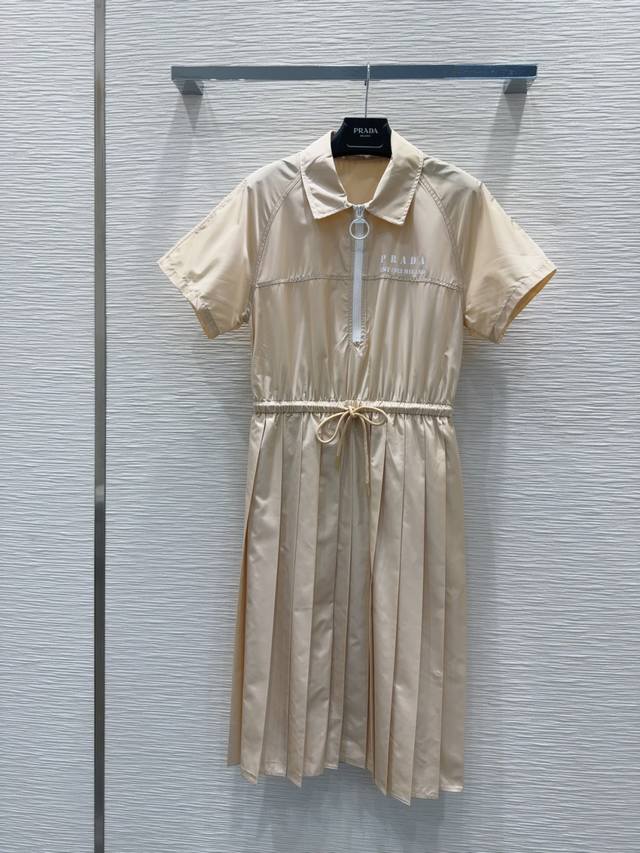 Prad* 2025Ss new dress. Lightweight fabric gives you a fashionable and high-end