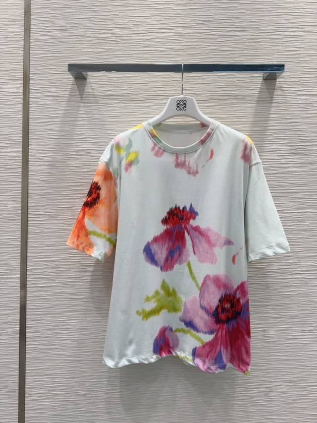 Loe W*E 2025Ss new T-shirt has a high density and feels great. It is a really pa