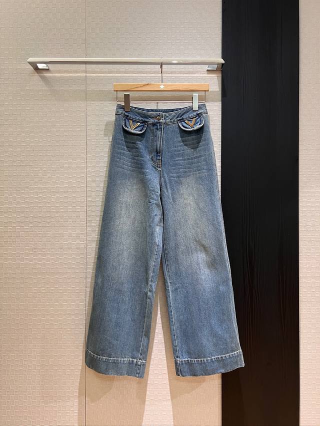 New wide-hem washed wide-leg straight jeans classic V letter metal buckle decora