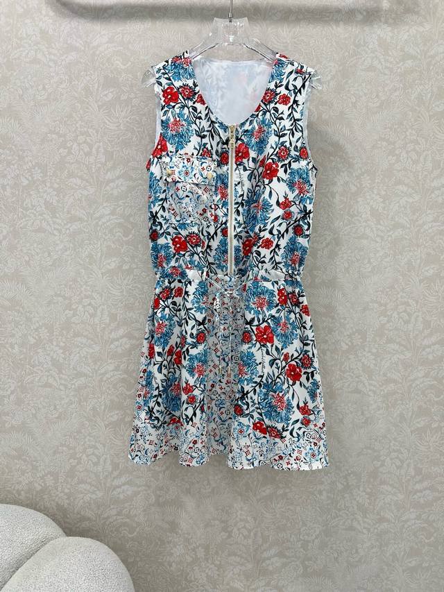Louis Vuitti* 25 new blue and pink floral print vest dress. This year's new patt
