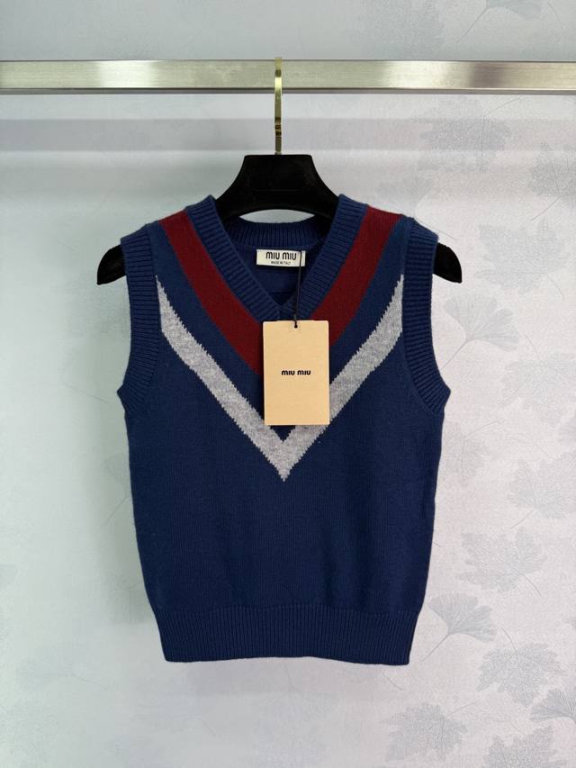 Miumi*2025 new arrivals College knitted vests are customized. Yb wool yarn is wo