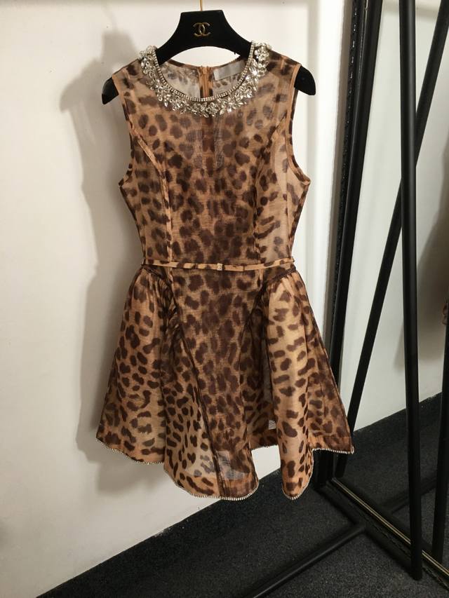 Style No. 8381 Zimmermann new leopard print heavy diamond flower decoration roun
