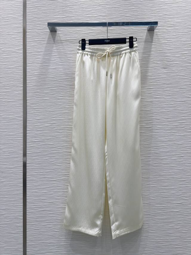 Fend* 2025Ss new printed straight trousers are not picky about body shape. They