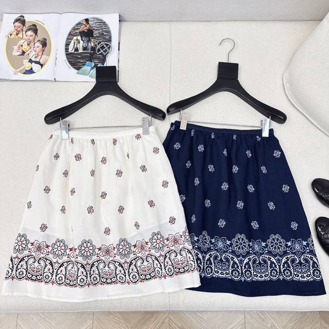 Retro Bohemian Miu 25Ss Spring and Summer latest retro cashew flower print suit,