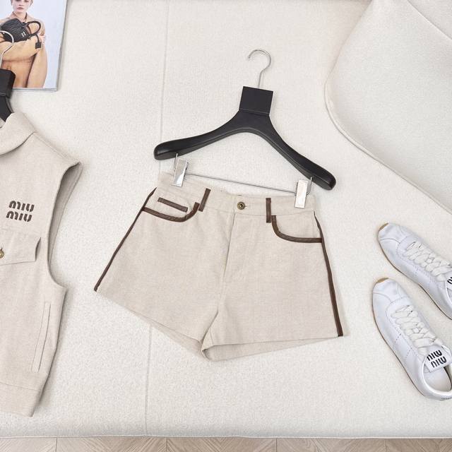 Exclusive debut of Miu 25Ss latest spring and summer style. Handsome contrasting