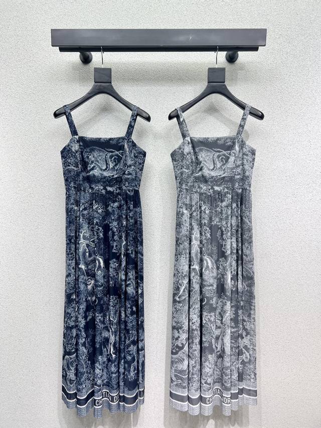 D's jungle animal suspender dress is simple yet luxurious. The workmanship of th