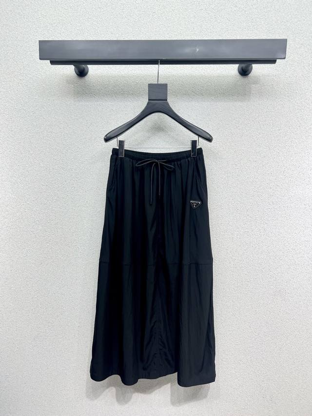 Home elastic waist classic triangle label skirt classic and stylish can be perfe