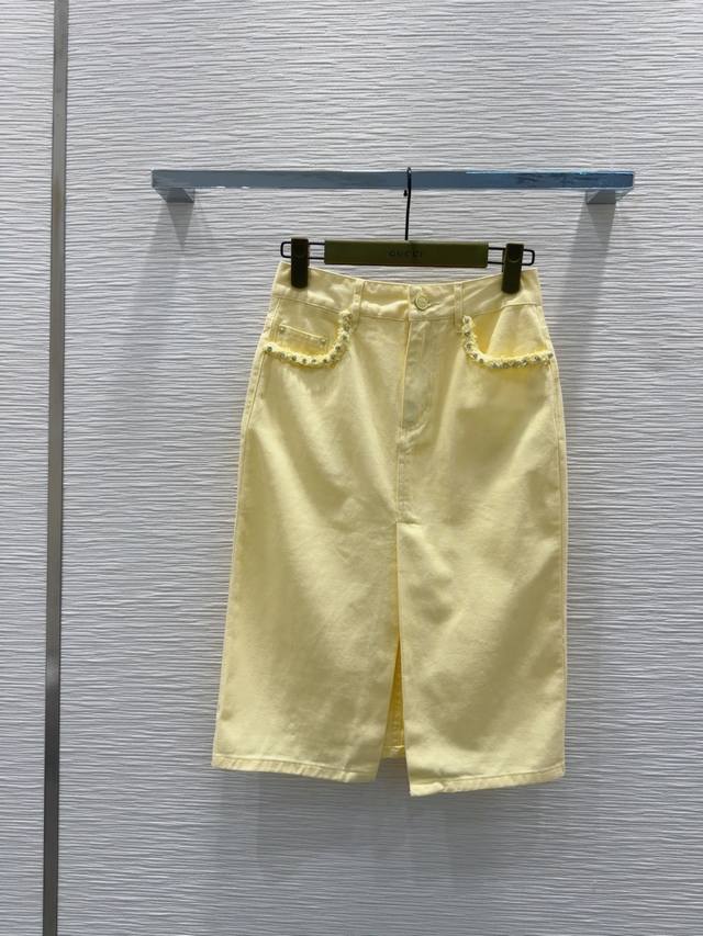Gucc* 2025Ss new style upper body is full of fashion and high-end feeling. It ha