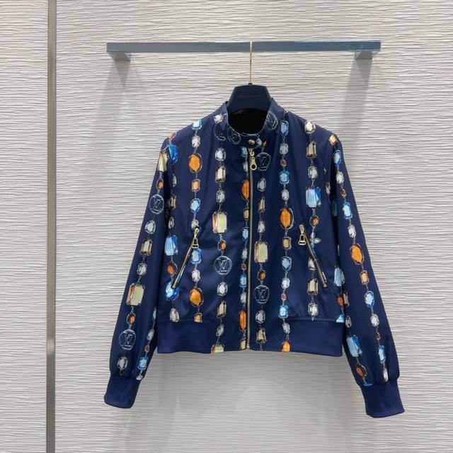 Louis Vuitt*On2025Ss The latest series of jackets in the window can be worn on b
