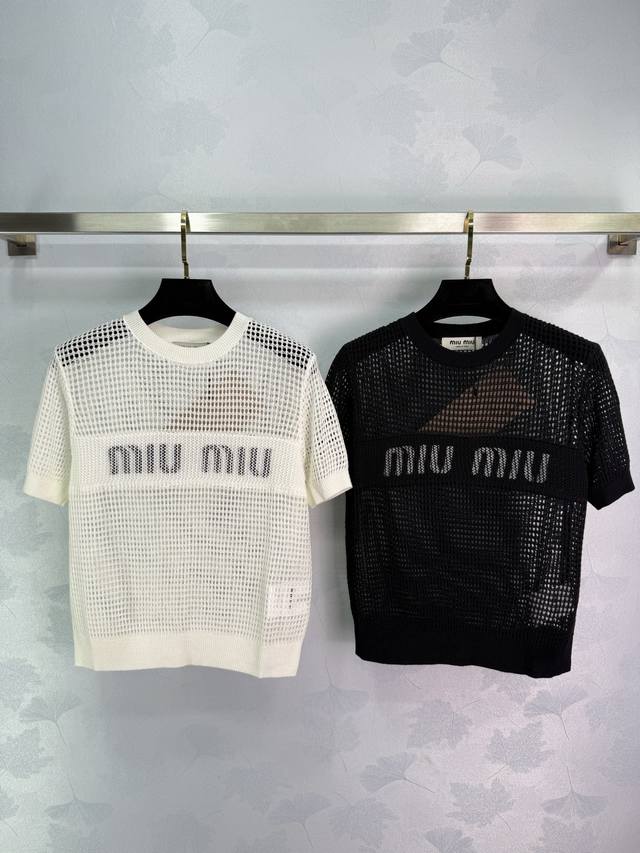 Miu* 2025 spring and summer new hollow knitted short sleeves, black and white av