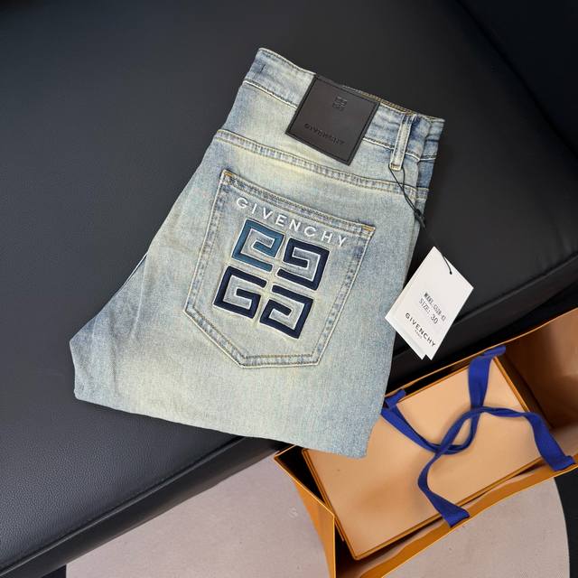 Model number: D267 Givenchy Givenchy 25 Spring and Summer new printed letters wa