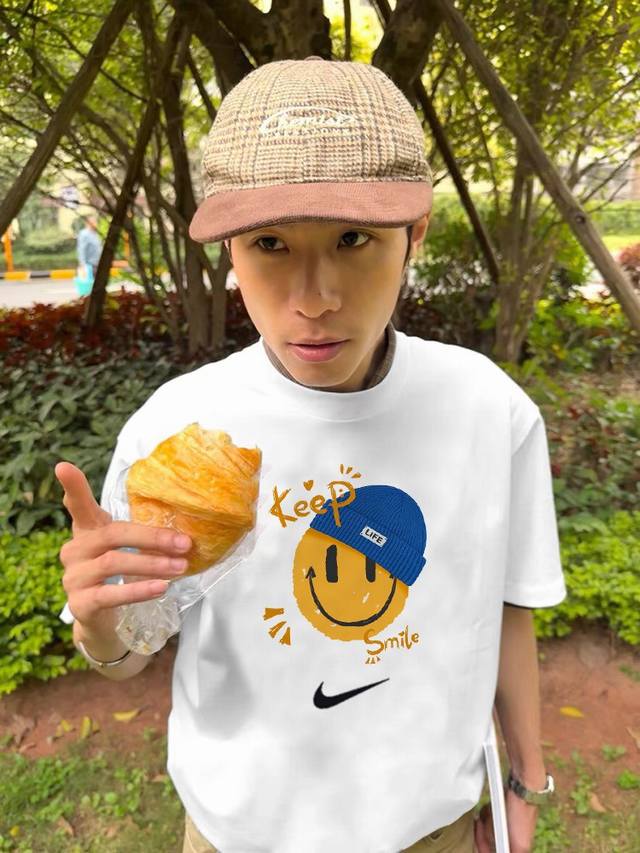 A373# Nike Nike Nk playful smiley face beanie short-sleeved T-shirt unisex half-
