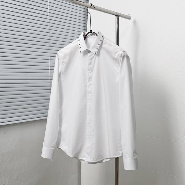Valentin* Valentino collar heavy rivet shirt Size: M-3Xl Color: Black and white