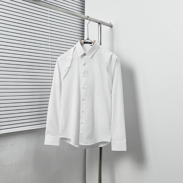 Alexander Mcquee* Alexander McQueen black and white shoulder ribbon design shirt