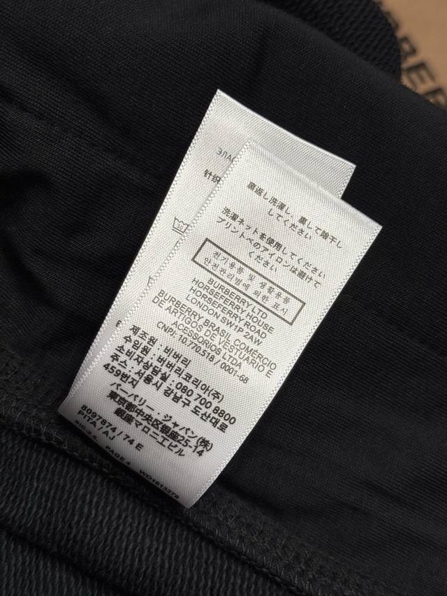 Burberry pocket embroidered casual shorts are made of lightweight cotton fabric